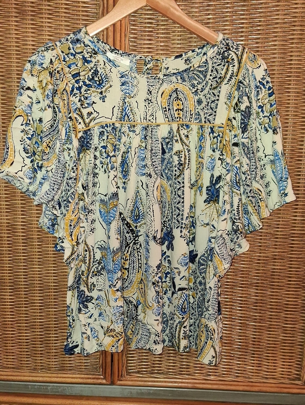 Maurices Womens Boho Paisley Flutter Sleeve Top in Cream and Blue